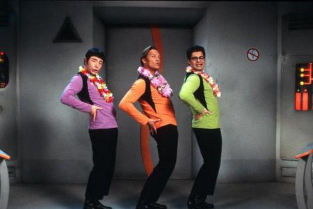 Während Käpt'n Kork (Christian Tramitz, M.), Schrotty (Rick Kavanian, r.) und Mr. Spuck (Michael Bully Herbig, l.) ihre Chor...