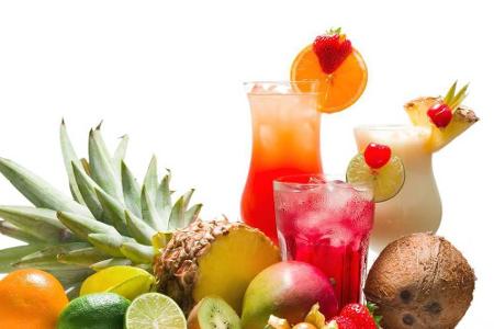 Kunterbunte Frucht-Cocktails für die WM-Party