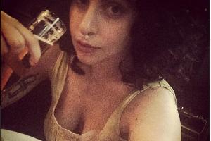 Lady Gaga lässt sich ein Kölsch schmecken