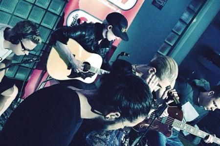 Tokio Hotel bei ihrem Auftritt in der radio SAW-Musikredaktion in Magdeburg