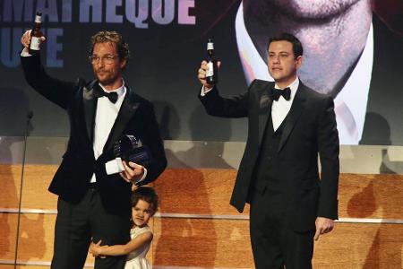 Matthew McConaughey und die kleine Vida gemeinsam mit Jimmy Kimmel auf der Bühne