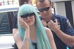 Amanda Bynes im Juni 2013 auf dem Weg ins Strafgericht von New York City