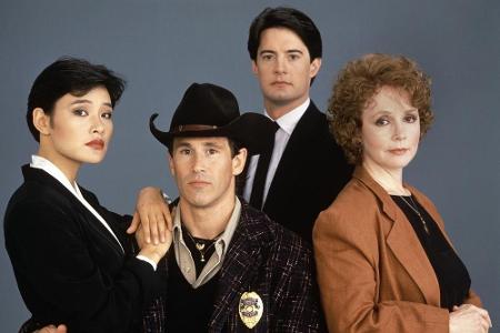 Joan Chen, Michael Ontkean, Kyle MacLachlan, Piper Laurie (v.l.n.r.) spielten allesamt in der Kultserie 