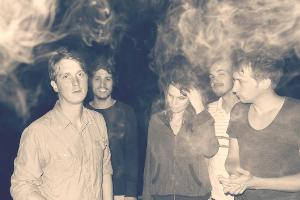 Jonas Pfetzing,  Marcel Römer, Eva Briegel, Andreas Herde und Simon Triebel (v.l.n.r.) melden sich mit ihrer Band Juli zurück