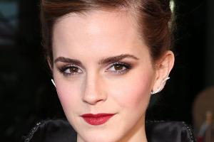 Auch Emma Watson setzt mit Rouge ihr Gesicht in Szene