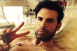 Mitte September schockte Jay Khan mit einem Selfie vom Krankenhausbett