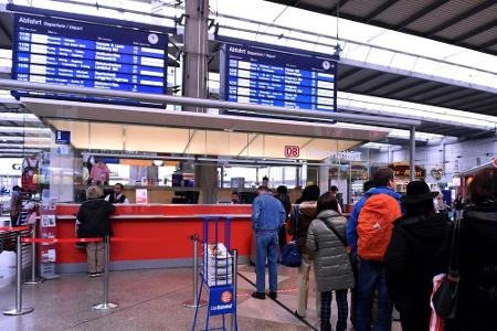 Alternativen zur Bahn: Mit diesen Apps umgehen Sie lange Warteschlangen- und -zeiten am Bahnhof