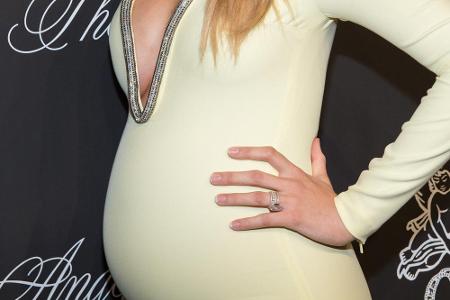 Wem gehört wohl dieser hübsche Babybauch?