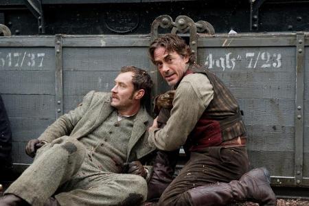 Sherlock Holmes (Robert Downey Jr., r.) und Dr. Watson (Jude Law)