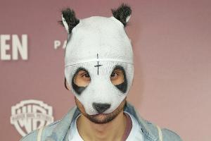 Cro zeigt sich in der Öffentlichkeit nicht ohne seine Panda-Maske