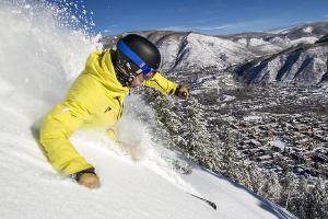 Den Tiefschnee unter den Brettern und Aspen zu Füßen