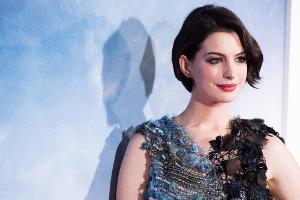 Anne Hathaway aktuell mit einer kurzen Bob-Frisur