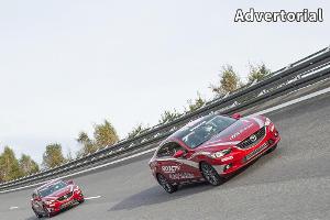 Im Parallel-Flug auf Rekordjagd: Die Mazda 6 im Papenburg