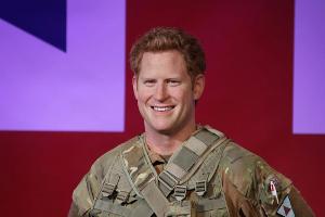 Prinz Harry als Soldaten-Wachsfigur bei Madame Tussauds