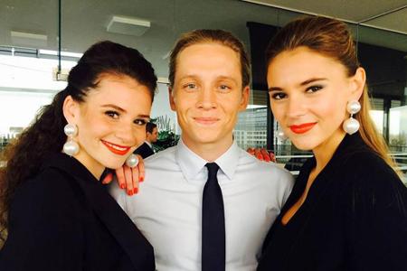 Matthias Schweighöfer (m.) mit Betty Taube (l.) und Stefanie Giesinger (r.) am Set von 