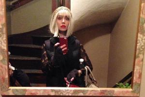 Alles wirklich passiert: Dieses Selfie postete Eliza Dushku als Beweis