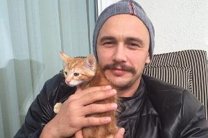 Welpen und Kätzchen gehörten zu den "Requisiten", die James Franco für #MakeJamesDo benutzte