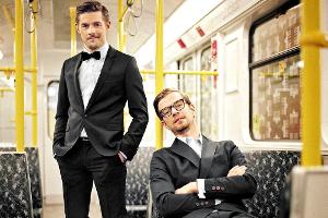 Joko Winterscheidt (r.) und Klaas Heufer-Umlauf posieren für ihre neue Show "Mein bester Feind"