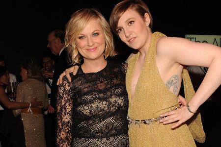 Amy Poehler (li.) und Lena Dunham bei einer Gala in New York