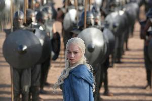 Emilia Clarke (alias Daenerys Targaryen) in einer Szene aus der dritten Staffel "Game of Thrones"