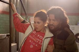 Gerade als Rolf einzuknicken scheint, setzen Sinas Wehen ein...