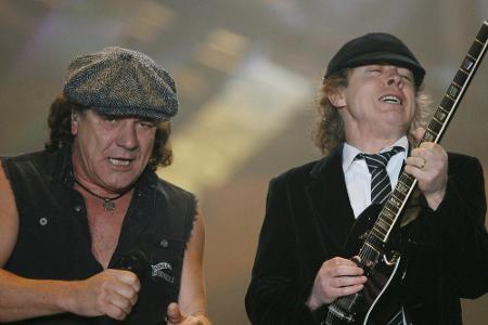Die beiden AC/DC-Urgesteine Brian Johnson (l.) und Angus Young bei einem Auftritt in Leipzig