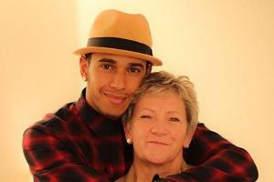 Lewis Hamilton mit seiner geliebten Mama