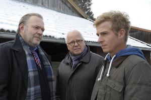 Hauptkommissar Gerd Heymann (Michael Ande, m.), Hauptkommissar Richard Voss (Jan-Gregor Kremp, l.) und Vitus Steinlechner (D...