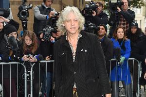 Wenn er ruft kommen die Stars: Sir Bob Geldof auf dem Weg ins Studio