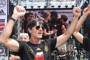 Große Emotionen und ganz viel Freude. Jogi freut sich über den Weltmeistertitel bei der Feier in Berlin