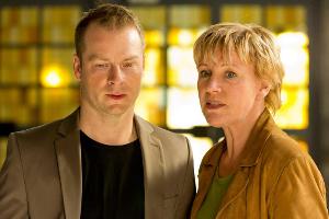 Mariele Millowitsch als Kommissarin Brand und Hinnerk Schönemann als  Jürgen Simmel