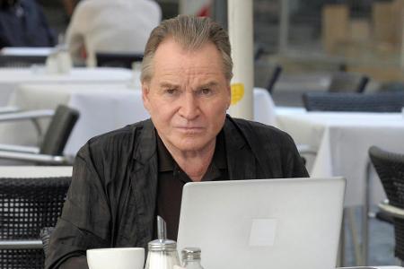 Größstädter Wendelin (Fritz Wepper) nimmt einen Fall in der bayerischen Provinz an