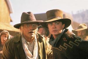 Doc Brown (Christopher Lloyd, li.), Marty McFly (Michael J. Fox, re.) in dem Sci-Fi-Spaß "Zurück in die Zukunft III"