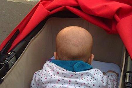 So sieht Matthias Schweighöfers Sohn von hinten aus