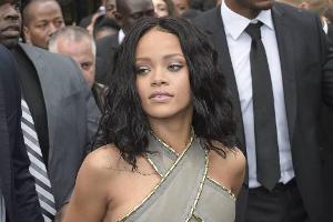 Rihanna bei der Vorstellung ihres neuen Parfüms in Paris