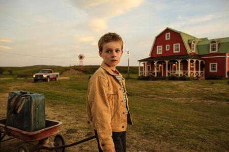 T.S. (K. Catlett) hat seinen Koffer gepackt und macht sich auf die Reise nach Washington