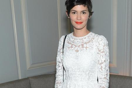 Audrey Tatou im weißen Spitzenkleid