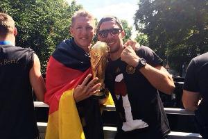 Schweini und Podolski: So sehen Sieger aus
