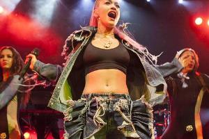 Rita Ora bei ihrem Auftritt in Madrid