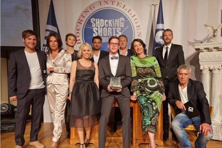 Jungregisseur Julian Cohn (Mitte) gewann den 15. Shocking Shorts Award