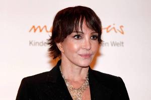 Anouschka Renzi hätte ihre vollen Lippen doch lieber anders erklärt