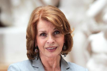 Senta Berger findet, Männer können Frauen durchaus verstehen, wenn sie sich Mühe geben