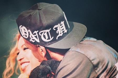 Beyoncé und Jay Z turteln auf der Bühne