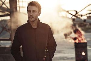 Clueso lebt mit zwölf kreativen Menschen in einer Künstler-WG