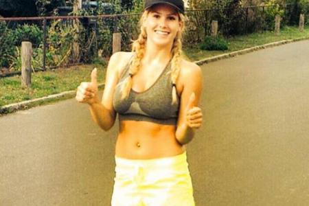 Grund genug für einen Shitstorm: knappe Höschen und Bustier von Angelina Heger