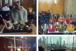 Karolina Kurkova freut sich über ihr leckeres Frühstück