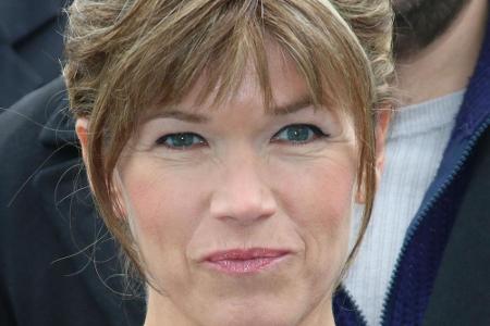 Anke Engelke ist stolze Preisträgerin in der Kategorie 