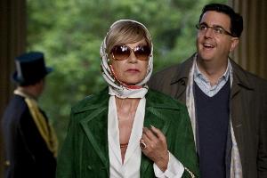 "Mutter muss weg": Tristan (Bastian Pastewka) und Hannelore Fromm (Judy Winter) fahren zum gemeinsamen Wellnessurlaub