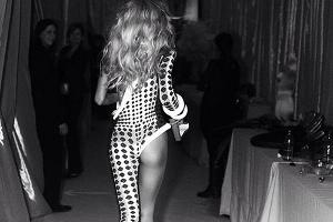 Candice Swanepoel sieht auch von hinten verführerisch aus