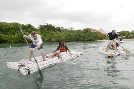 Beim rudern geben Joko (r.) und Klaas (l.) alles
